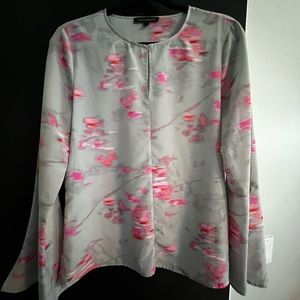 Banana Republic blouse with wide arms